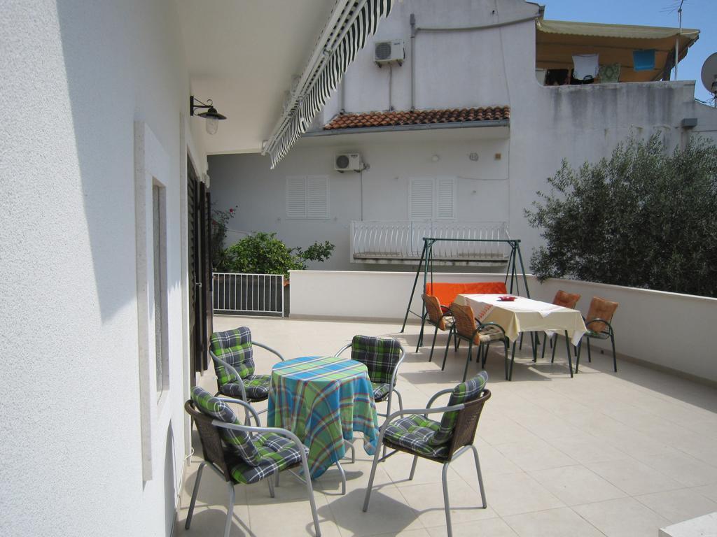 Holiday Home Mona Igrane Ruang foto
